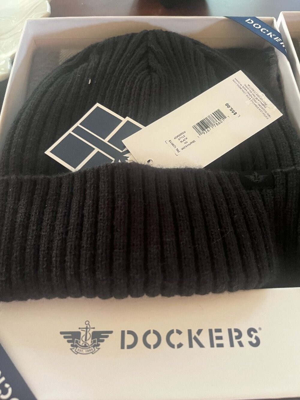 NWT Boxed Dockers Gift Set - Black Hat & Gray Plaid Scarf